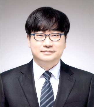 이현섭 사진